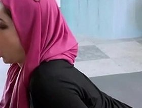 Arab teen in hijab prefers anal fuck to keep virginity