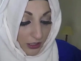Hot arabic amateur gives pussy for place to crash