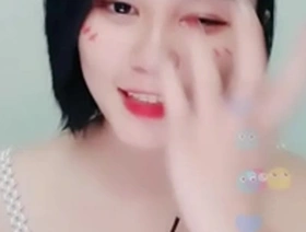 Em g�i t�c ngáº¯n xinh xáº¯n tr�n uplive