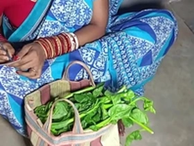 गाँव की लड़की ने सब्जी बेचते बेचते शहर वाले अंकल से चुदवाया