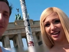 Erocom date - deutsche blondine bei echtem blinddate casting abgeschleppt und ohne gummi gefickt