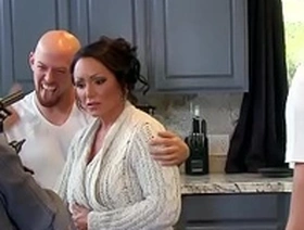 Brazzers - mommy got boobs - ashton blake mike mancini - pimp my mom